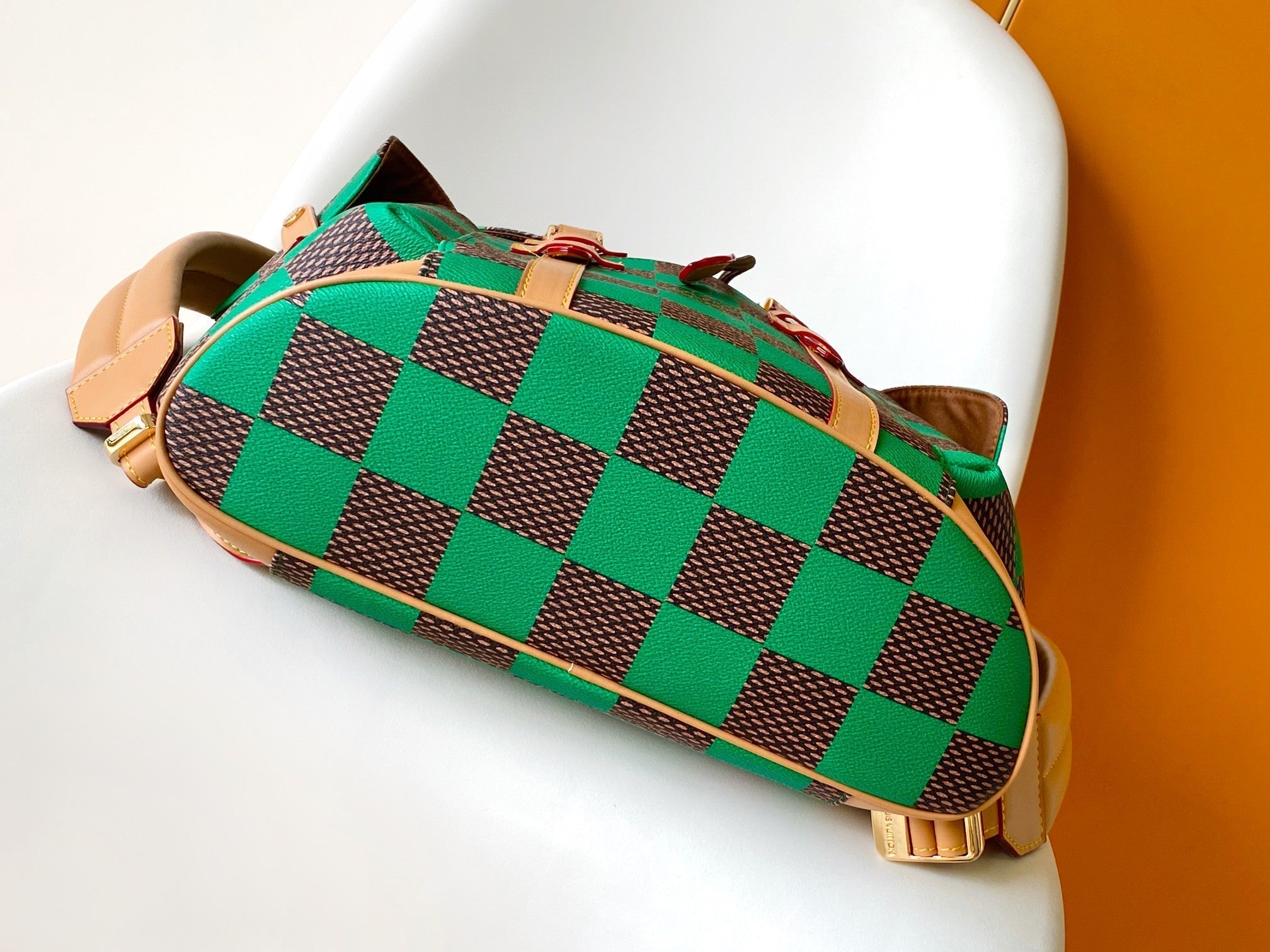 SAC À DOS CHRISTOPHER 47 EN TOILE ENDUITE DAMIER POP MARRON VERT