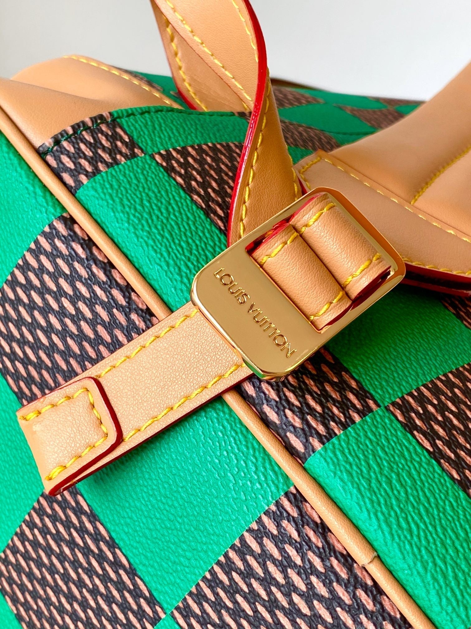 SAC À DOS CHRISTOPHER 47 EN TOILE ENDUITE DAMIER POP MARRON VERT