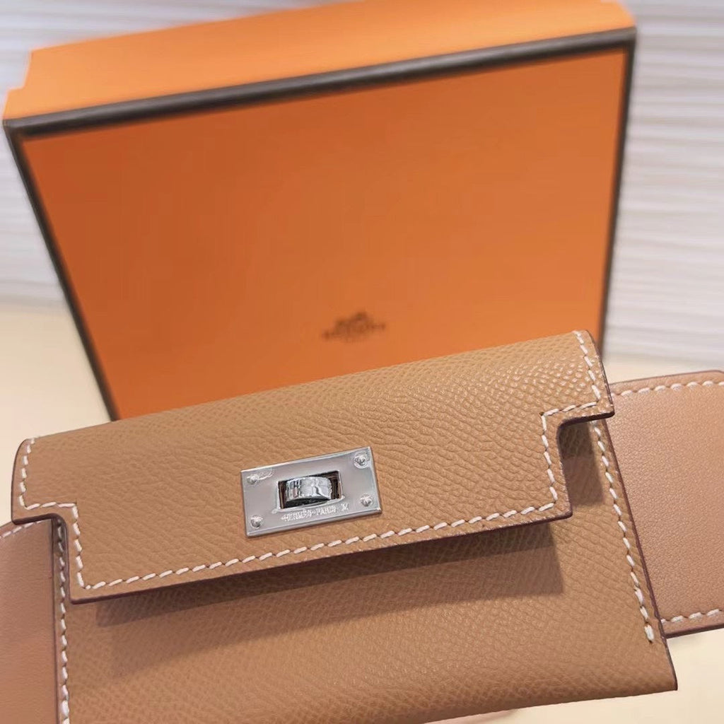 Bandoulière Kelly Pocket 50 mm en EPSOM marron et matériel argenté 
