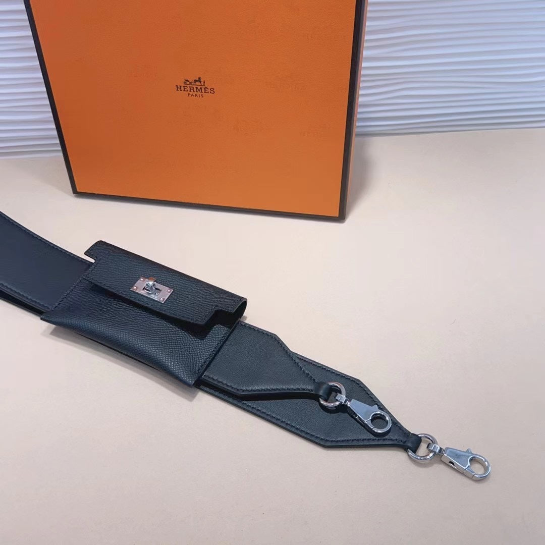 Bandoulière Kelly Pocket 50 mm en EPSOM noir et matériel argenté