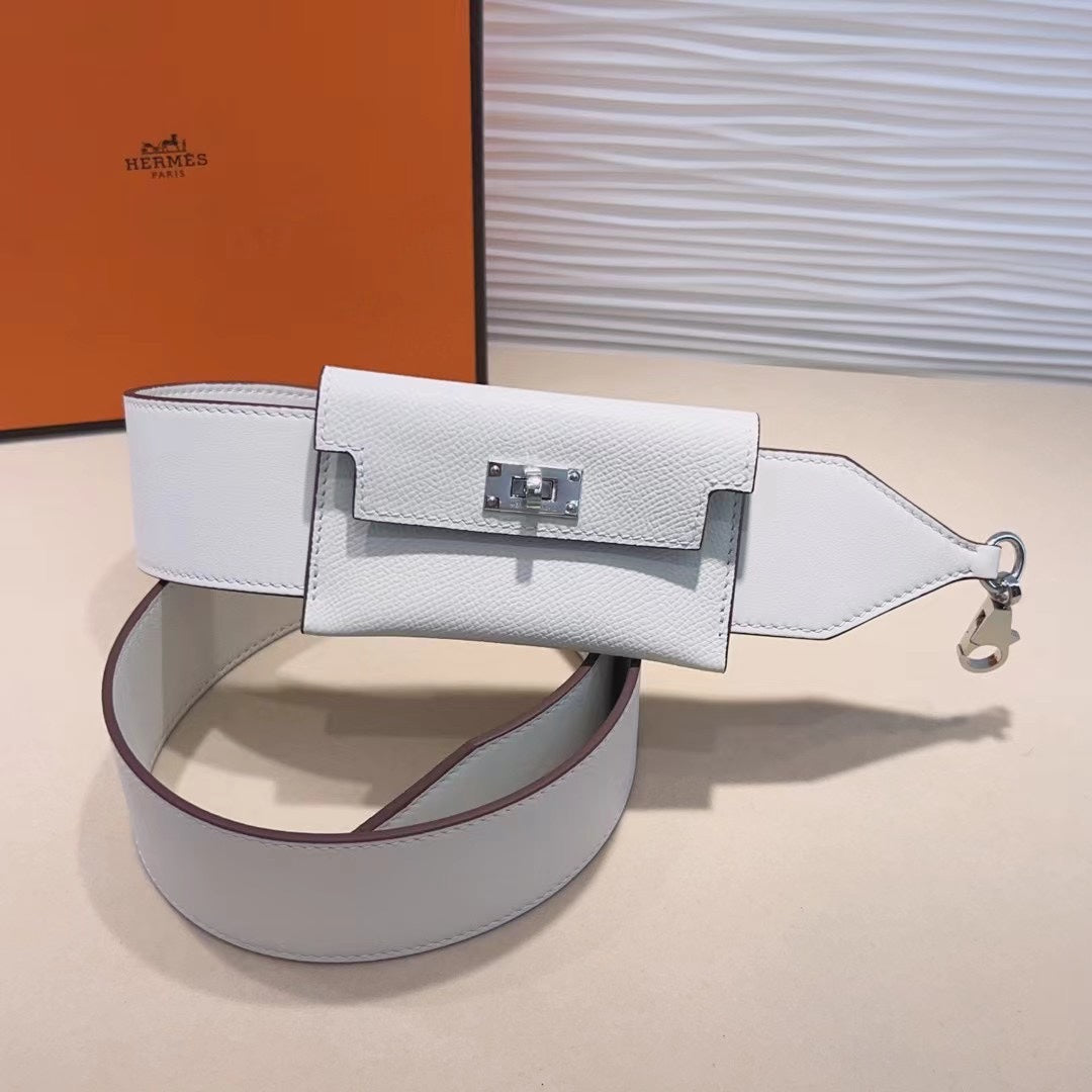 Bandoulière Kelly Pocket 50 mm en EPSOM blanc et matériel argenté 