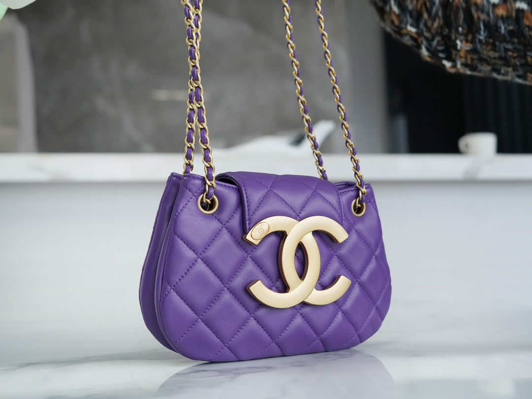 SAC HOBO 21 AVEC GRAND LOGO EN CUIR D'AGNEAU VIOLET QUINCAILLERIE DORÉ 