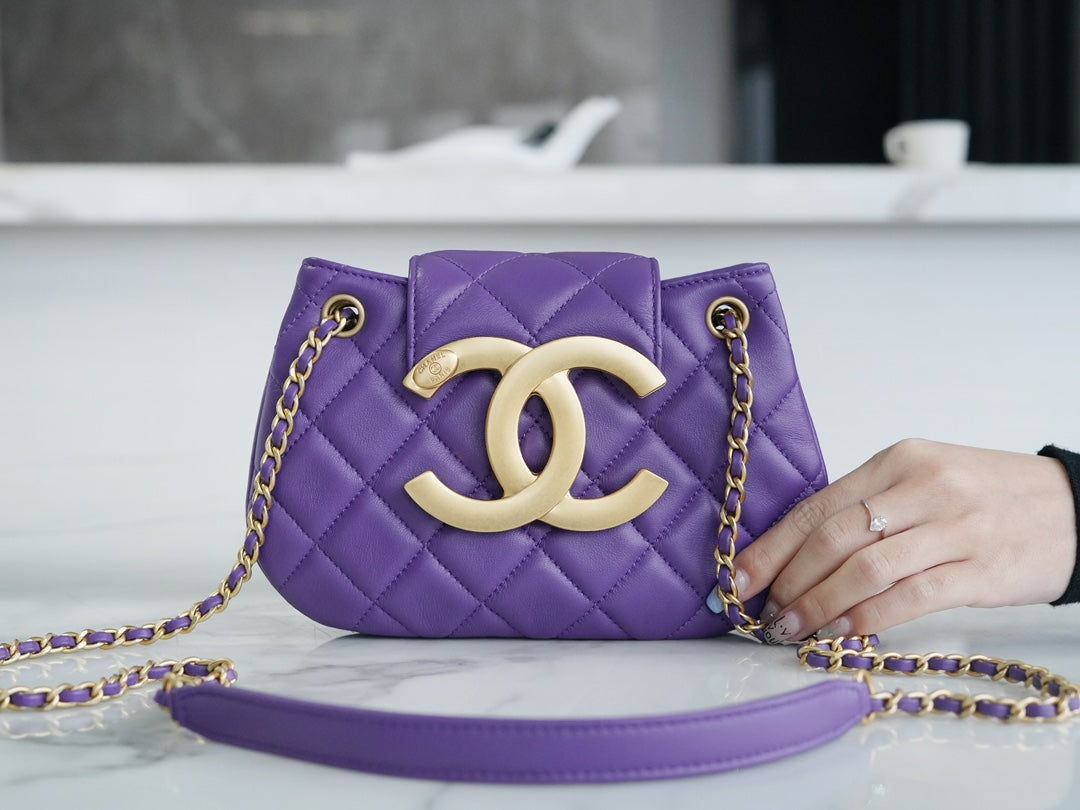 SAC HOBO 21 AVEC GRAND LOGO EN CUIR D'AGNEAU VIOLET QUINCAILLERIE DORÉ 