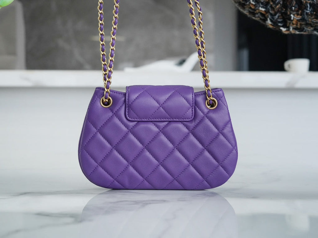 SAC HOBO 21 AVEC GRAND LOGO EN CUIR D'AGNEAU VIOLET QUINCAILLERIE DORÉ 