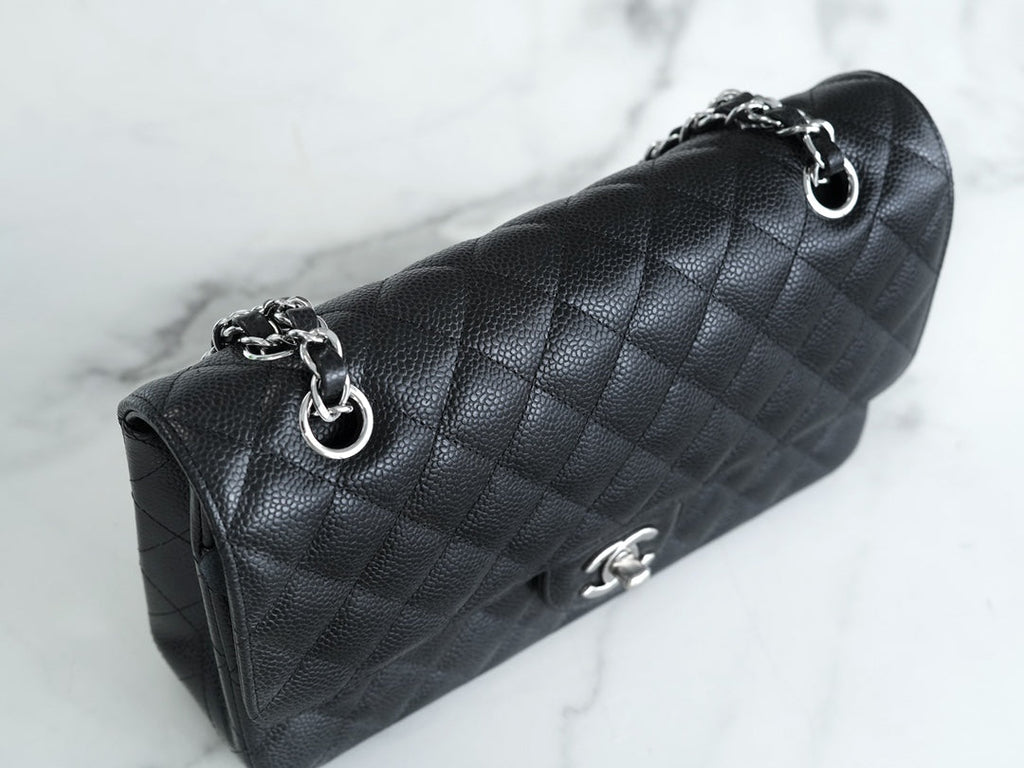 CLASSIC FLAP 25 BLACK CAVIAR QUINCAILLERIE ARGENTÉE 