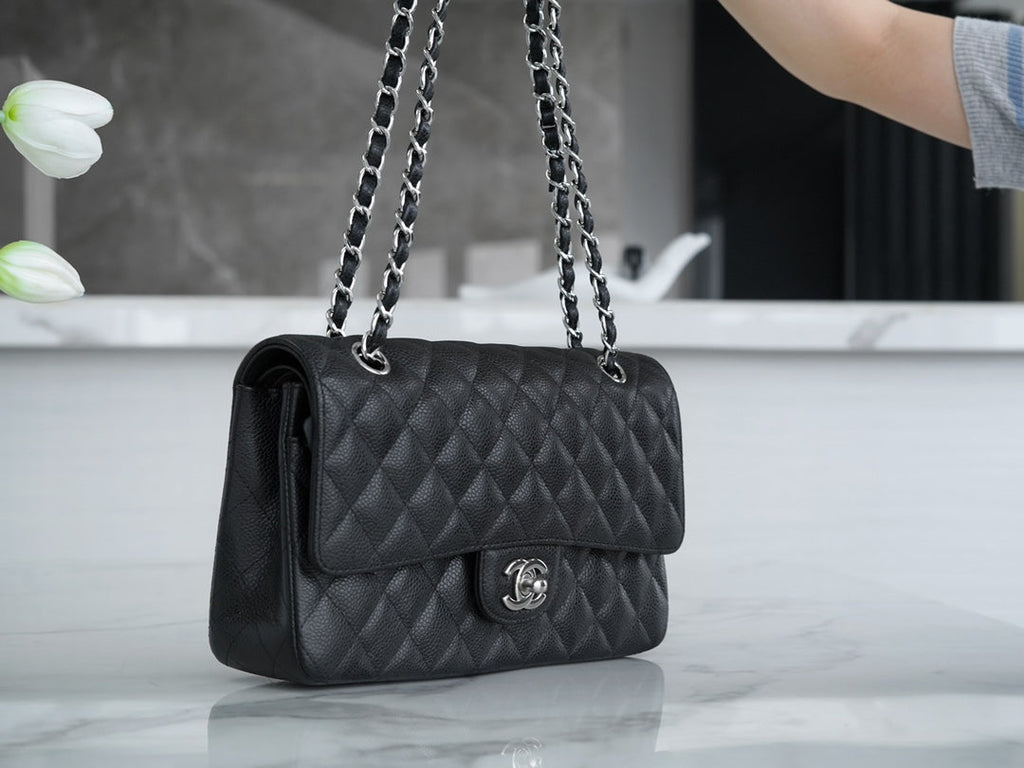 CLASSIC FLAP 25 BLACK CAVIAR QUINCAILLERIE ARGENTÉE 