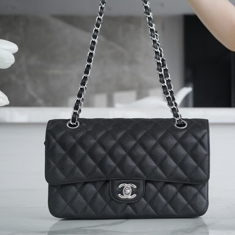 CLASSIC FLAP 25 BLACK CAVIAR QUINCAILLERIE ARGENTÉE 