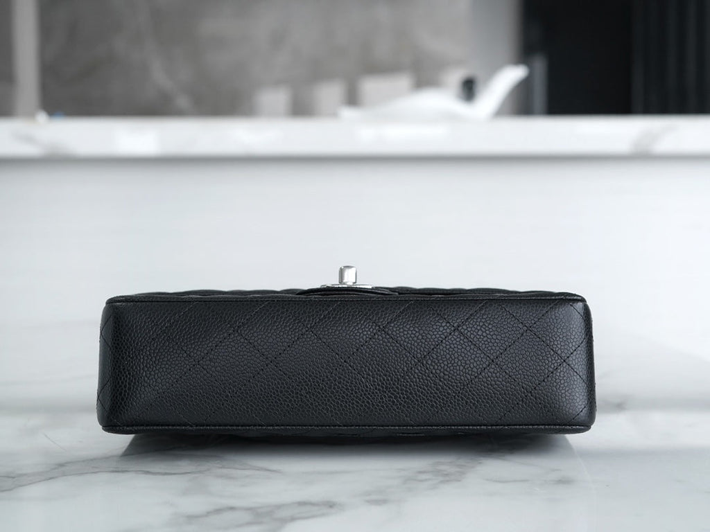 CLASSIC FLAP 25 BLACK CAVIAR QUINCAILLERIE ARGENTÉE 