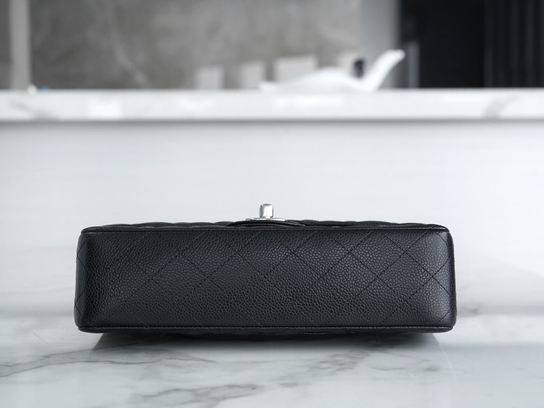 CLASSIC FLAP 25 BLACK CAVIAR QUINCAILLERIE ARGENTÉE 
