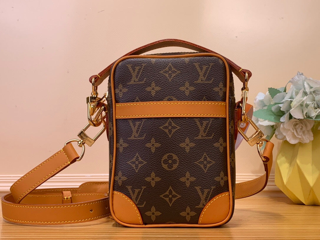 LV DANUBE BD TOILE MONOGRAMME MARRON 205330