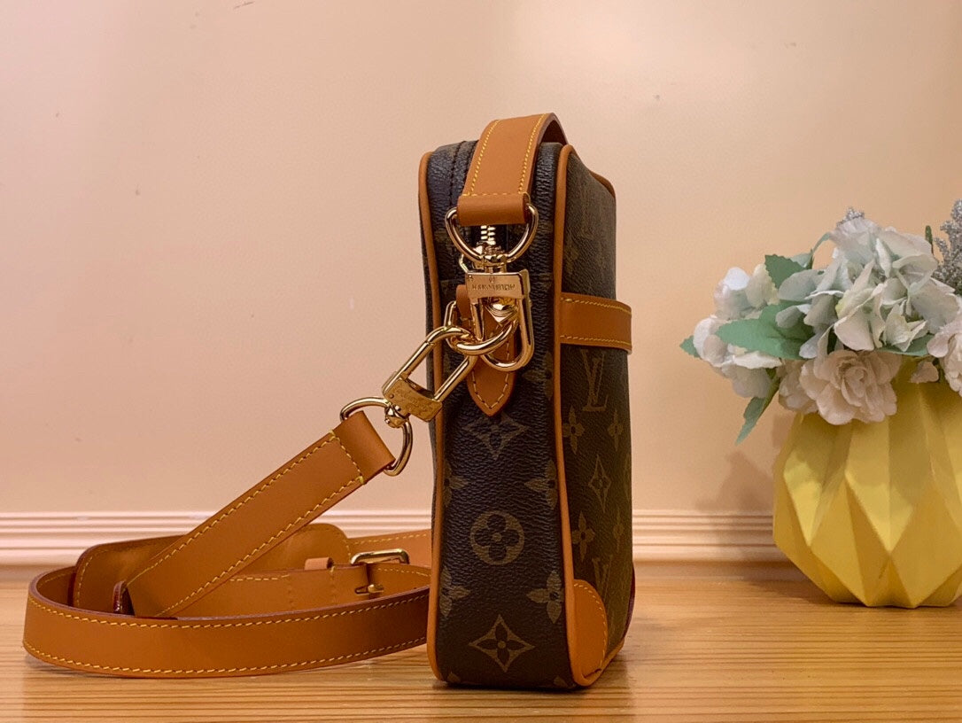 LV DANUBE BD TOILE MONOGRAMME MARRON 205330