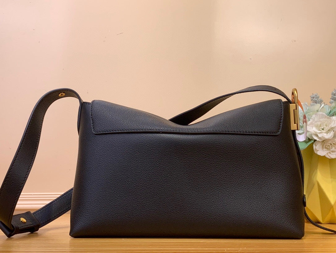 SAC MESSAGER LV LOW KEY EN CUIR DE VEAU NOIR 205010