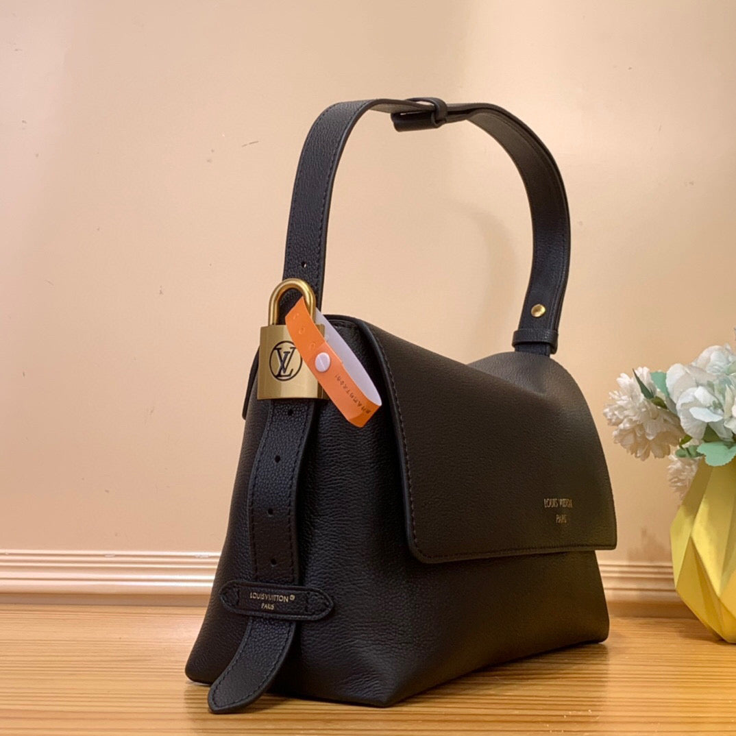 SAC MESSAGER LV LOW KEY EN CUIR DE VEAU NOIR 205010