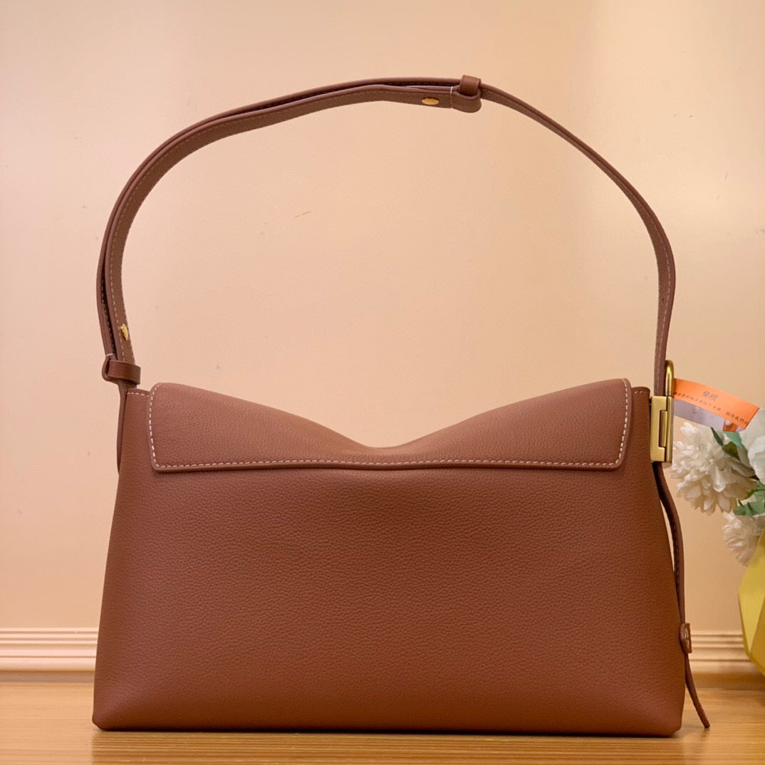 Sac messager LV Low Key en cuir de veau cognac 205007