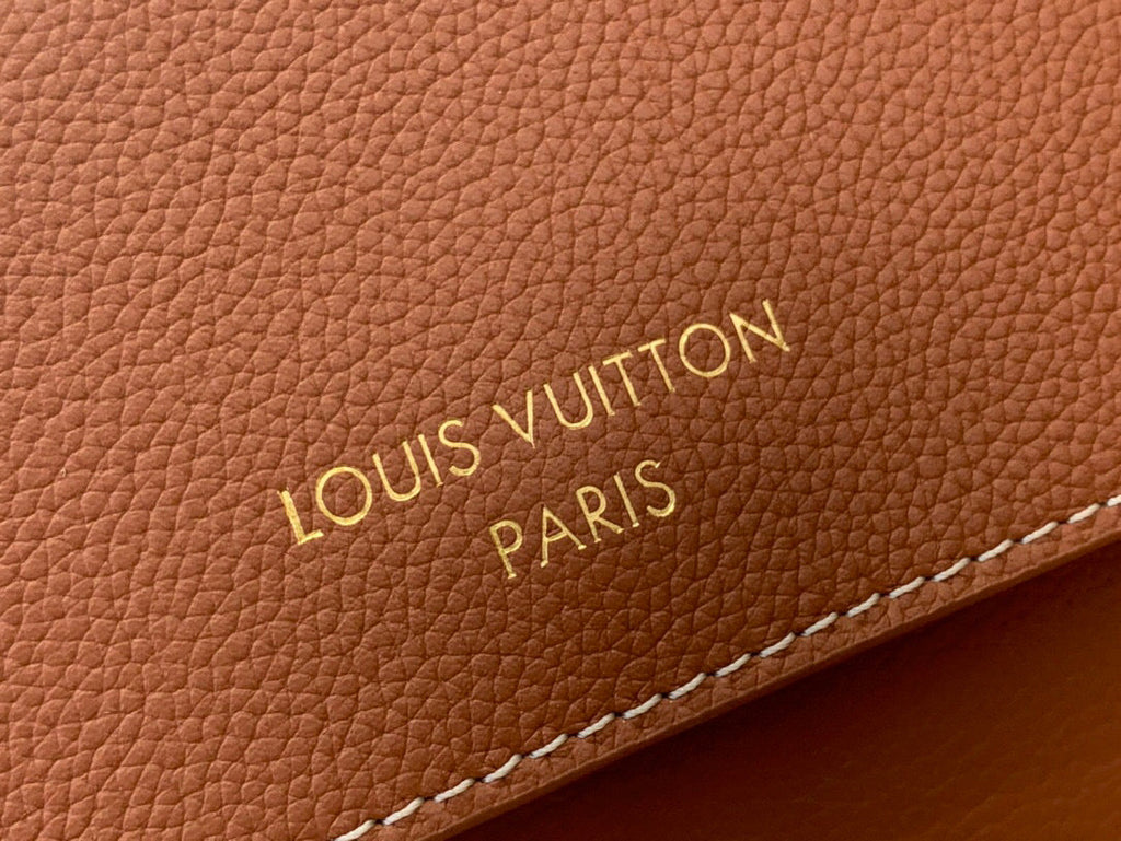Sac messager LV Low Key en cuir de veau cognac 205007