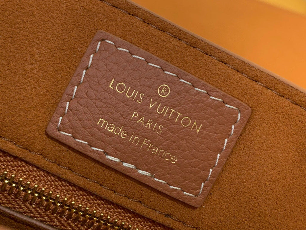 Sac messager LV Low Key en cuir de veau cognac 205007