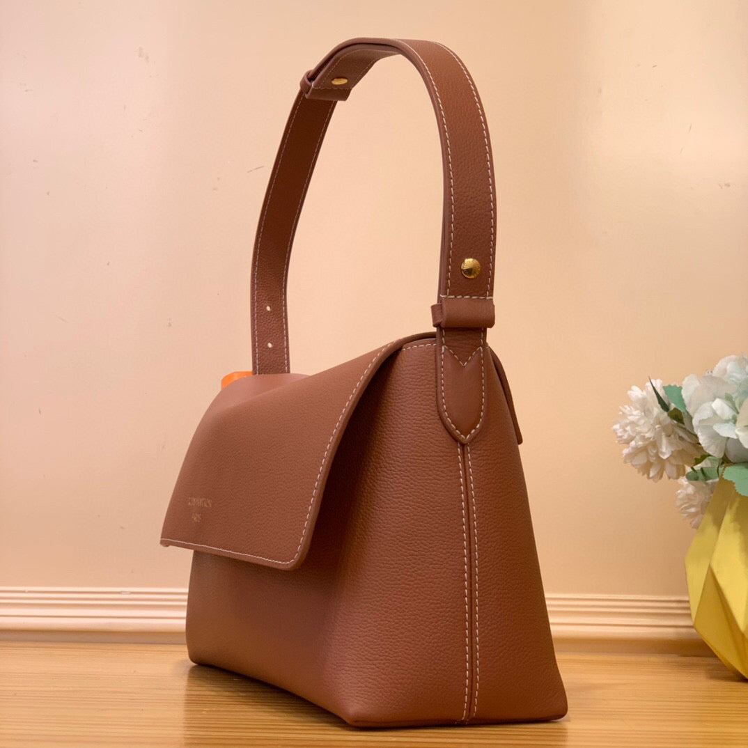 Sac messager LV Low Key en cuir de veau cognac 205007