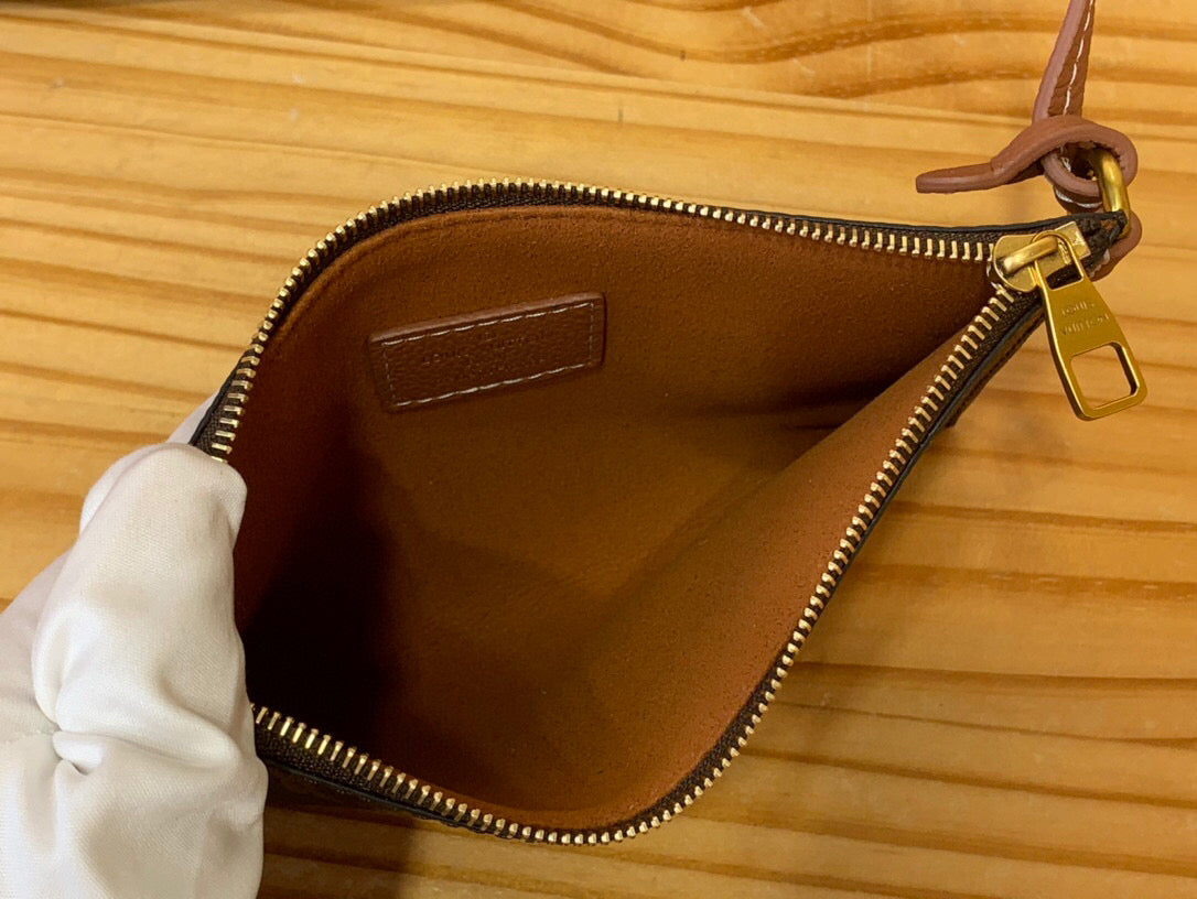 Sac messager LV Low Key en cuir de veau cognac 205007