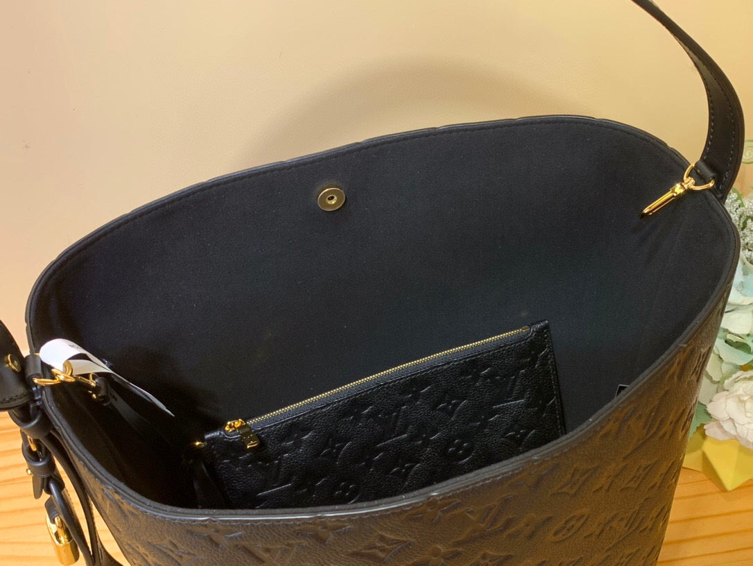 LV ALL IN SN MONOGRAMME NOIR CUIR EMPREINTE 205348