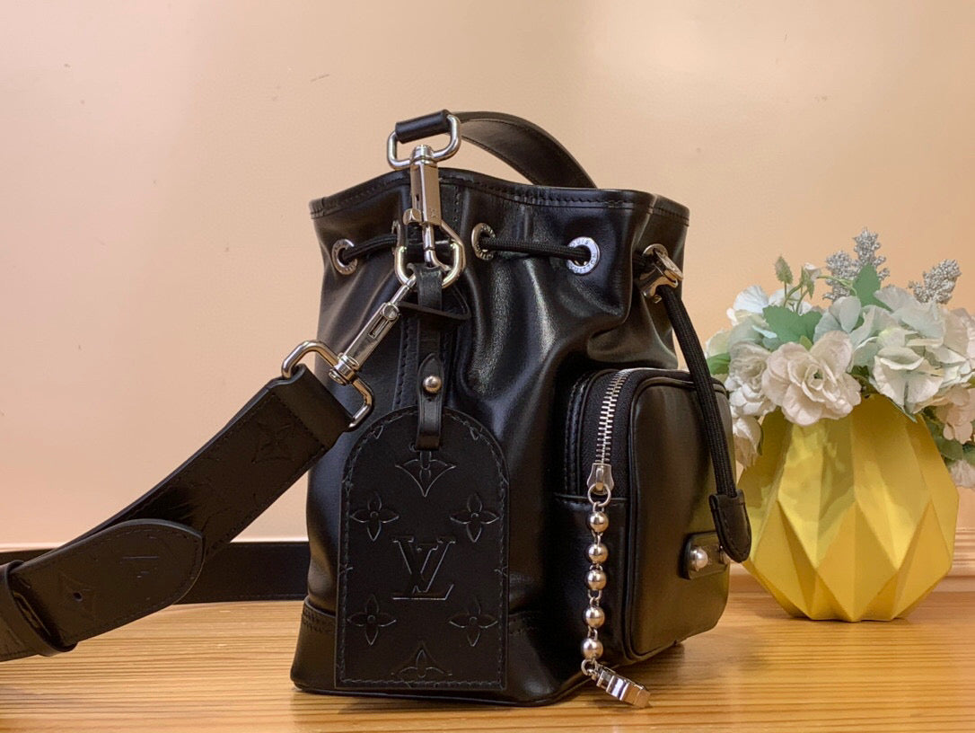 LV NOE CARGO JMLT CUIR DE VEAU NOIR 205342