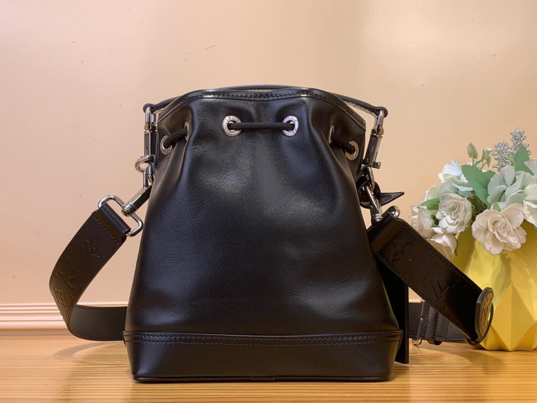 LV NOE CARGO JMLT CUIR DE VEAU NOIR 205342