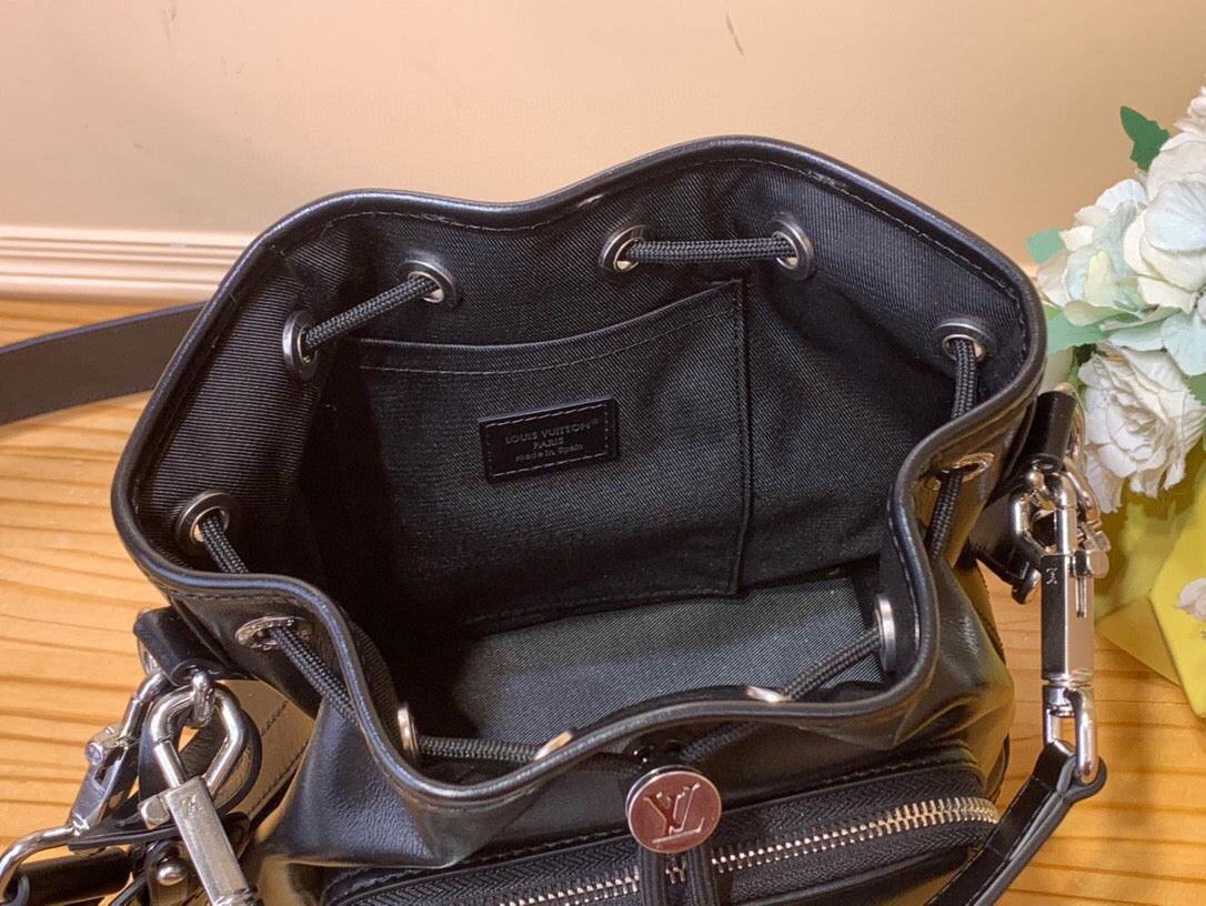 LV NOE CARGO JMLT CUIR DE VEAU NOIR 205342