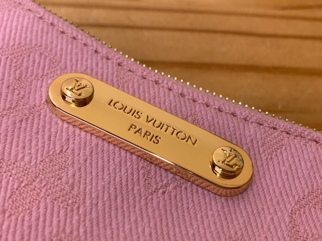 LV LIV POCHETTE HR ROSE PASTEL MONOGRAMME DENIM 205437