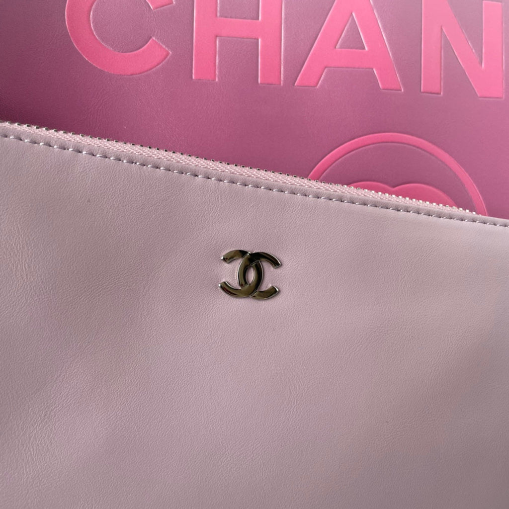SAC CABAS CC 34 CM EN CUIR DE VEAU ROSE VIOLET QUINCAILLERIE ARGENTÉE