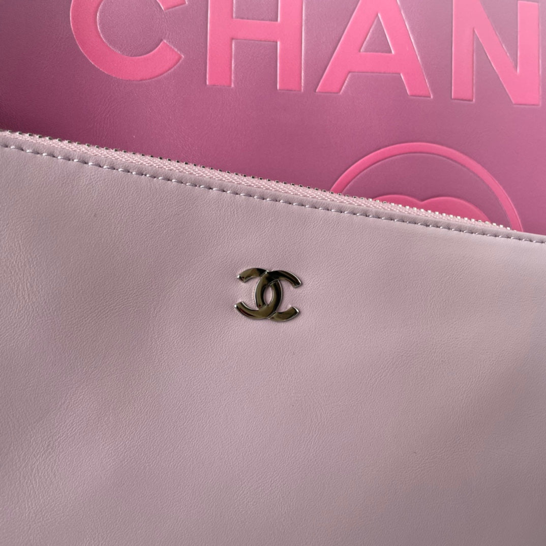 SAC CABAS CC 34 CM EN CUIR DE VEAU ROSE VIOLET QUINCAILLERIE ARGENTÉE