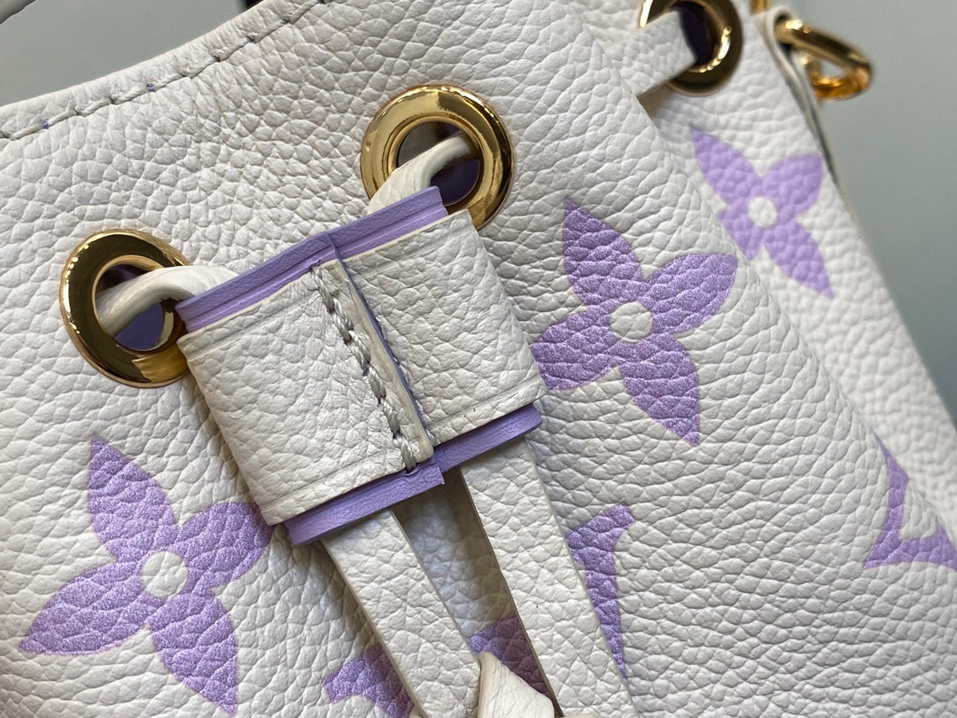 NANO NOE 13 CUIR DE VEAU MONOGRAMME CRÈME VIOLET QUINCAILLERIE DORÉ