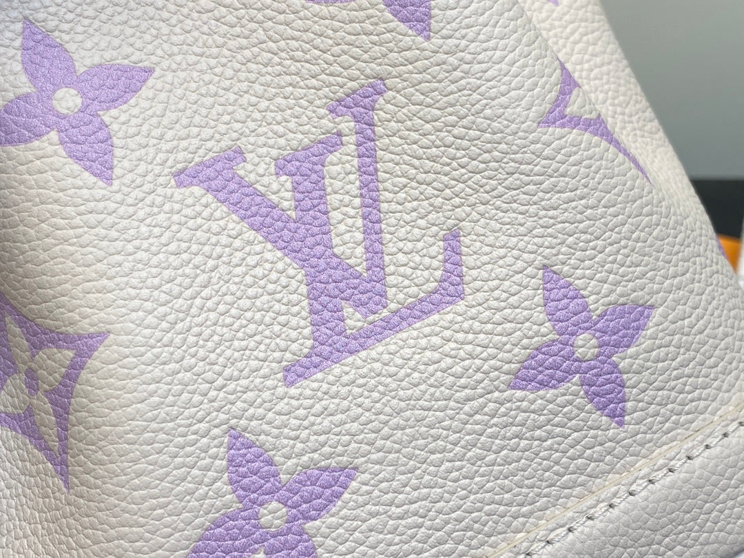 NANO NOE 13 CUIR DE VEAU MONOGRAMME CRÈME VIOLET QUINCAILLERIE DORÉ