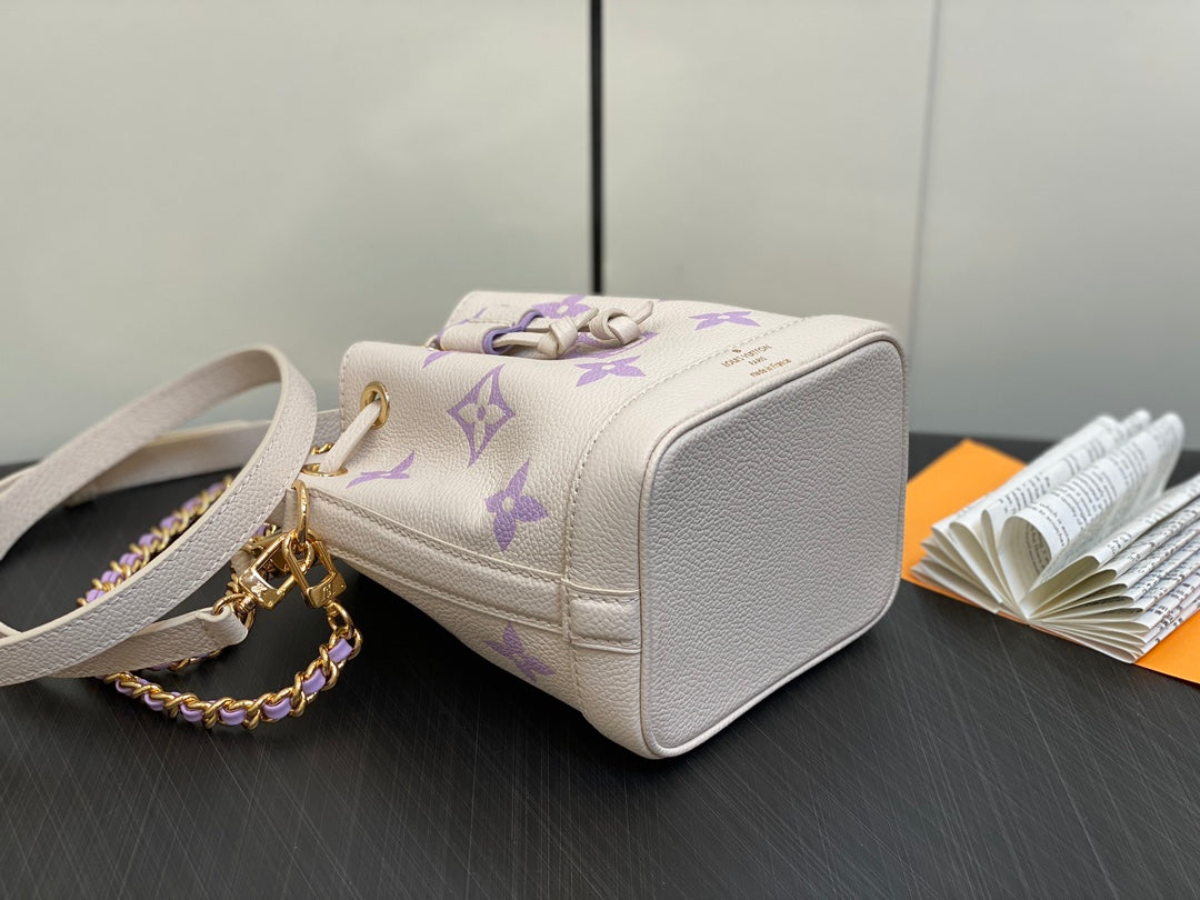 NANO NOE 13 CUIR DE VEAU MONOGRAMME CRÈME VIOLET QUINCAILLERIE DORÉ
