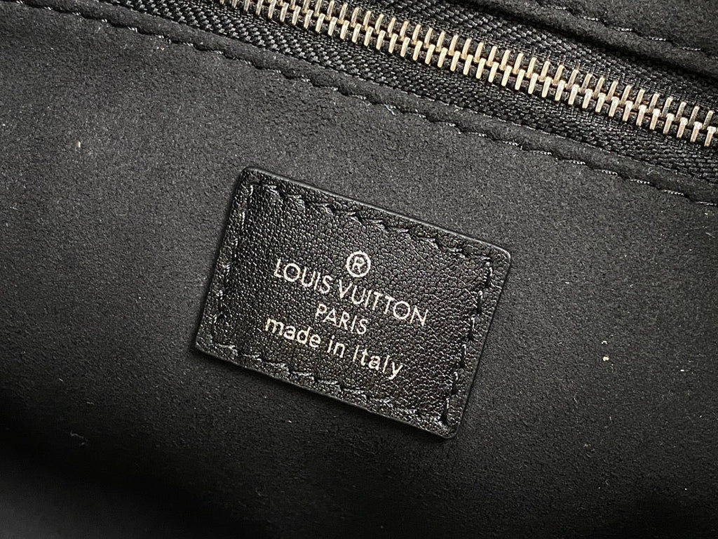 SAC CARRY ALL PM 33,5 NOIR EN CUIR DE VEAU AVEC CHAÎNE ARGENTÉE
