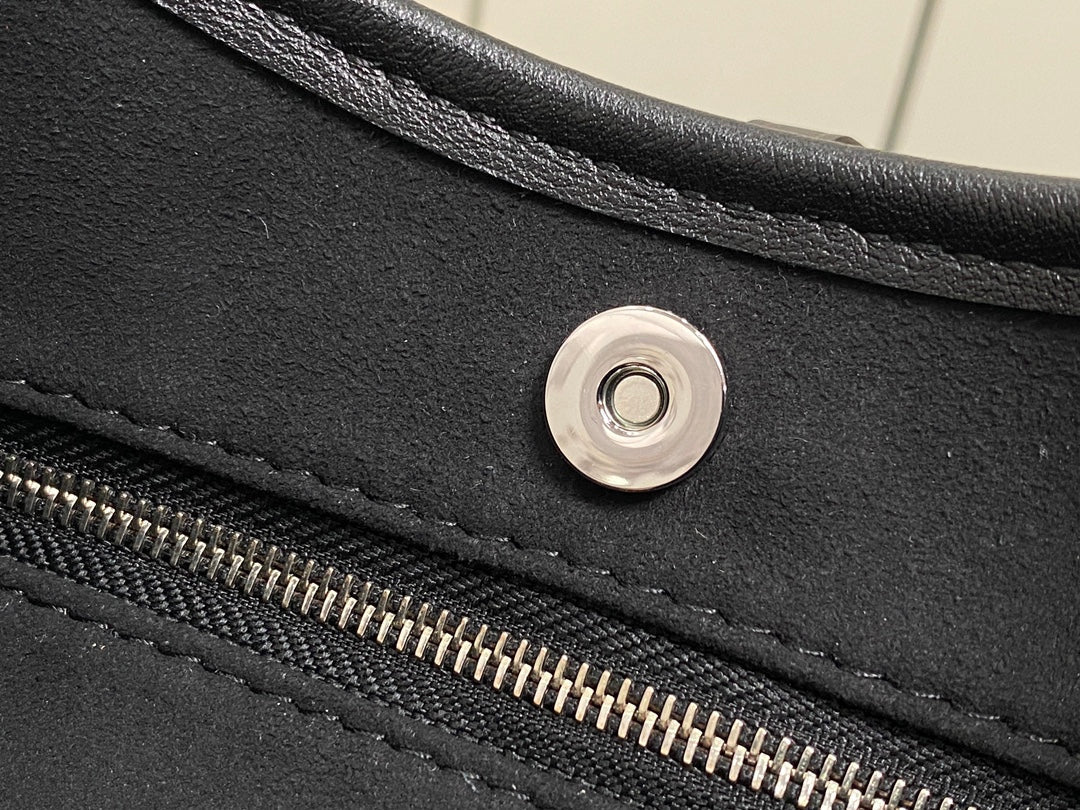 SAC CARRY ALL PM 33,5 NOIR EN CUIR DE VEAU AVEC CHAÎNE ARGENTÉE