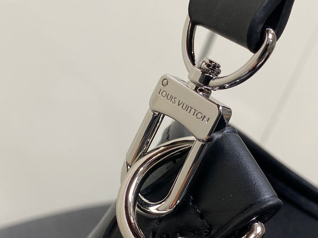 SAC CARRY ALL PM 33,5 NOIR EN CUIR DE VEAU AVEC CHAÎNE ARGENTÉE