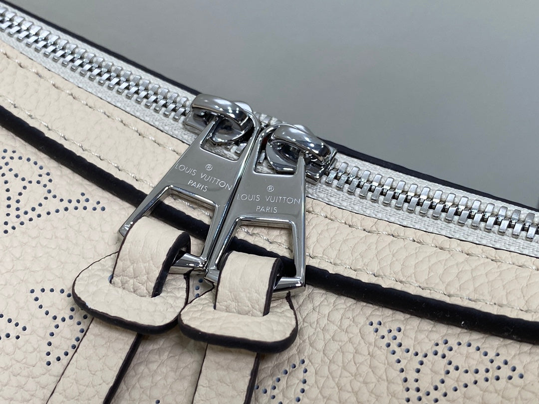 HAND IT ALL PM 29CM CUIR DE VEAU MAHINA BEIGE