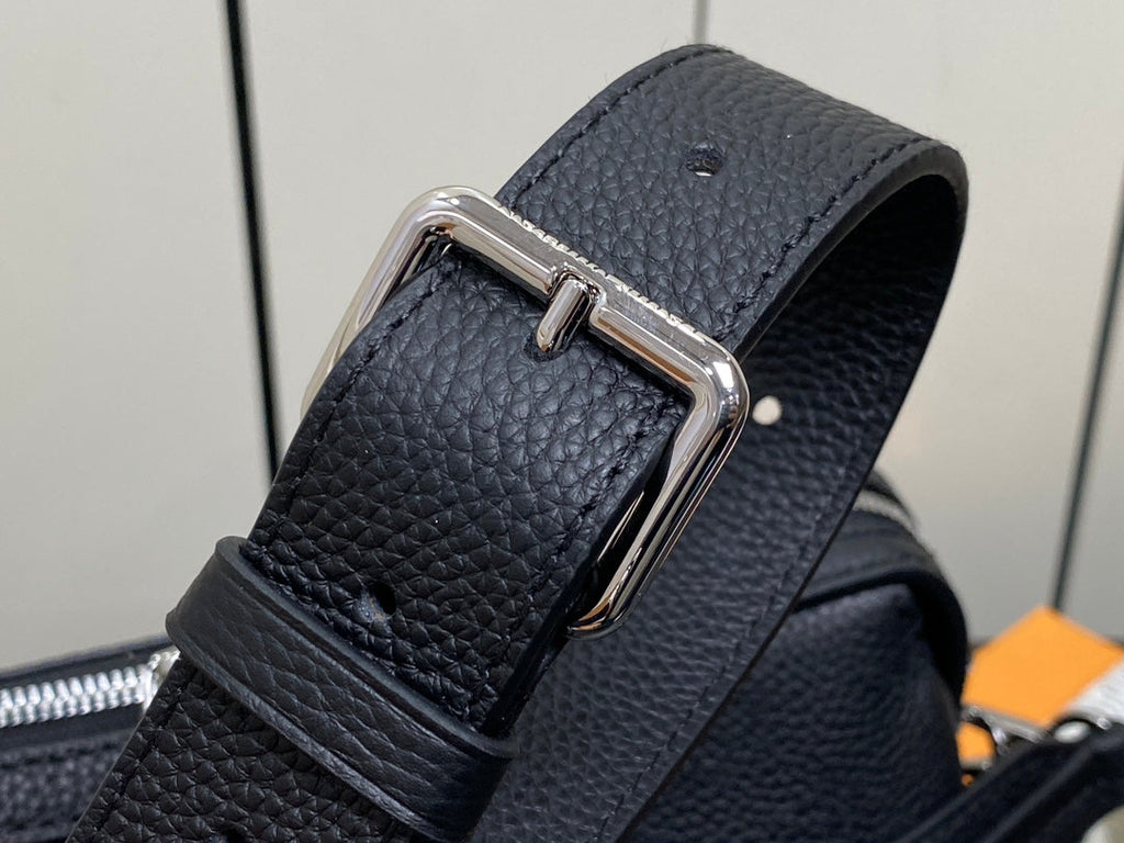 HAND IT ALL PM 29CM CUIR DE VEAU MAHINA NOIR