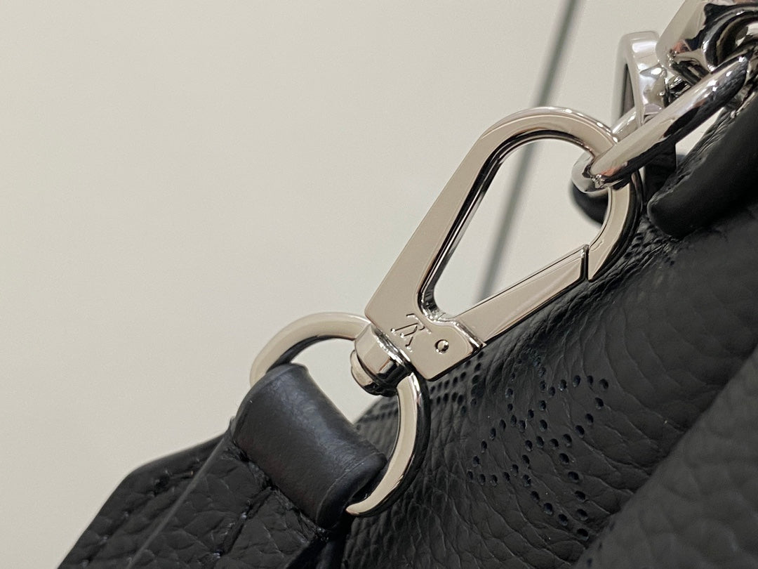 HAND IT ALL PM 29CM CUIR DE VEAU MAHINA NOIR