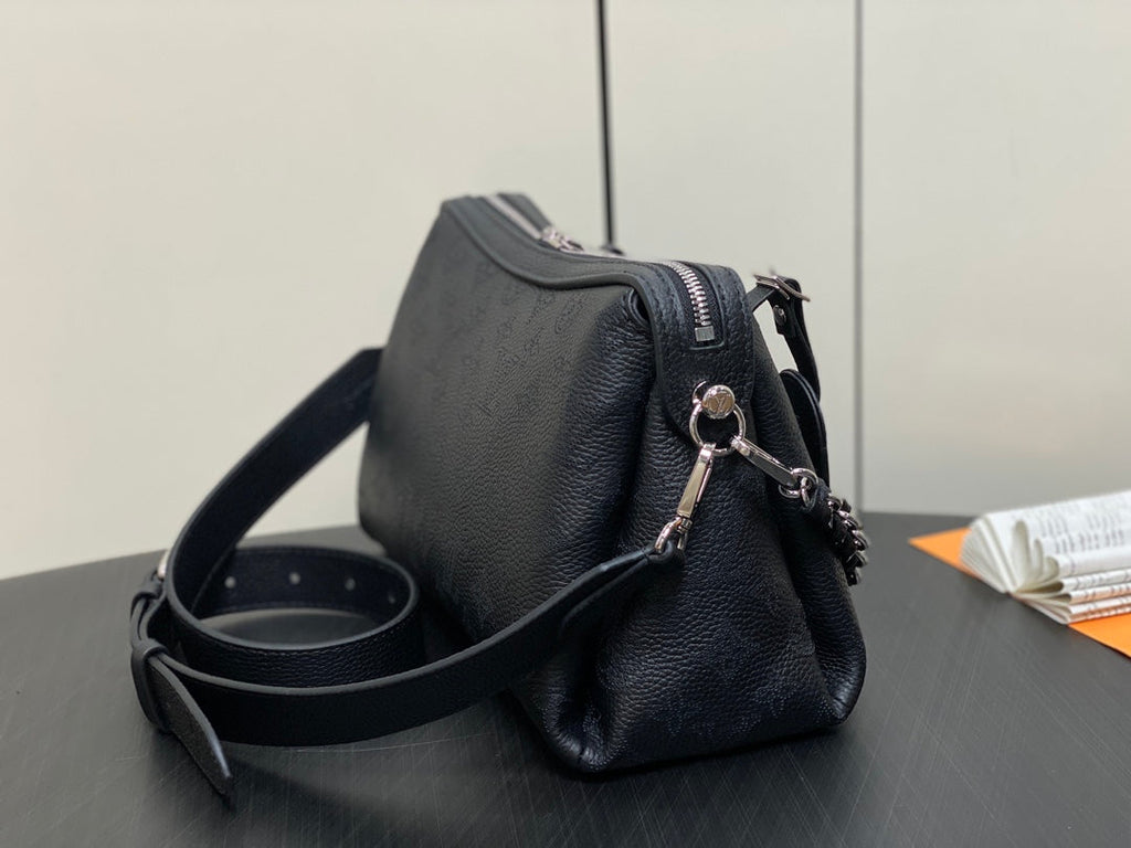 HAND IT ALL PM 29CM CUIR DE VEAU MAHINA NOIR