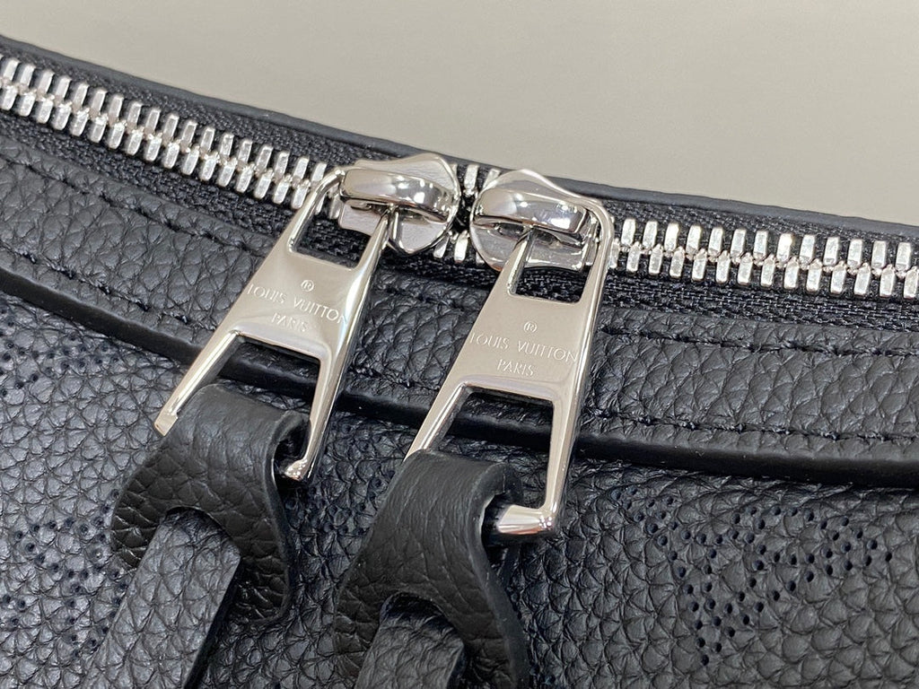 HAND IT ALL PM 29CM CUIR DE VEAU MAHINA NOIR