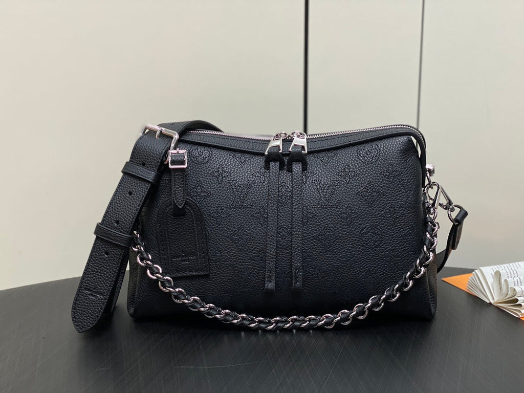HAND IT ALL PM 29CM CUIR DE VEAU MAHINA NOIR