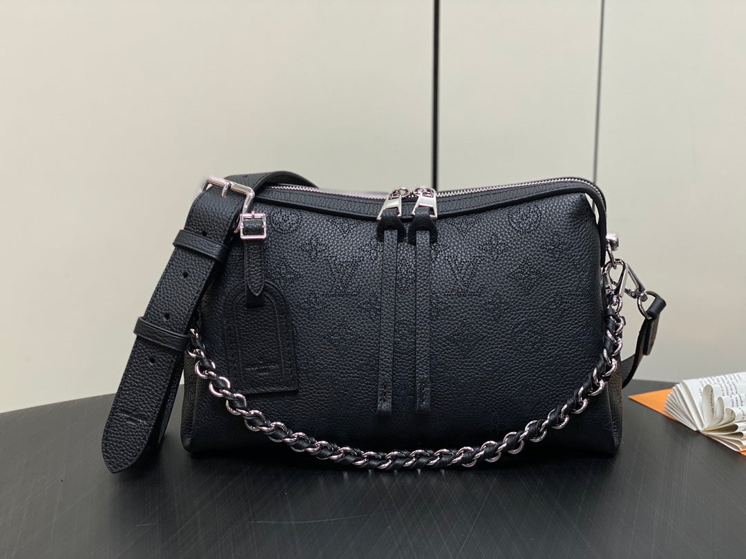 HAND IT ALL PM 29CM CUIR DE VEAU MAHINA NOIR