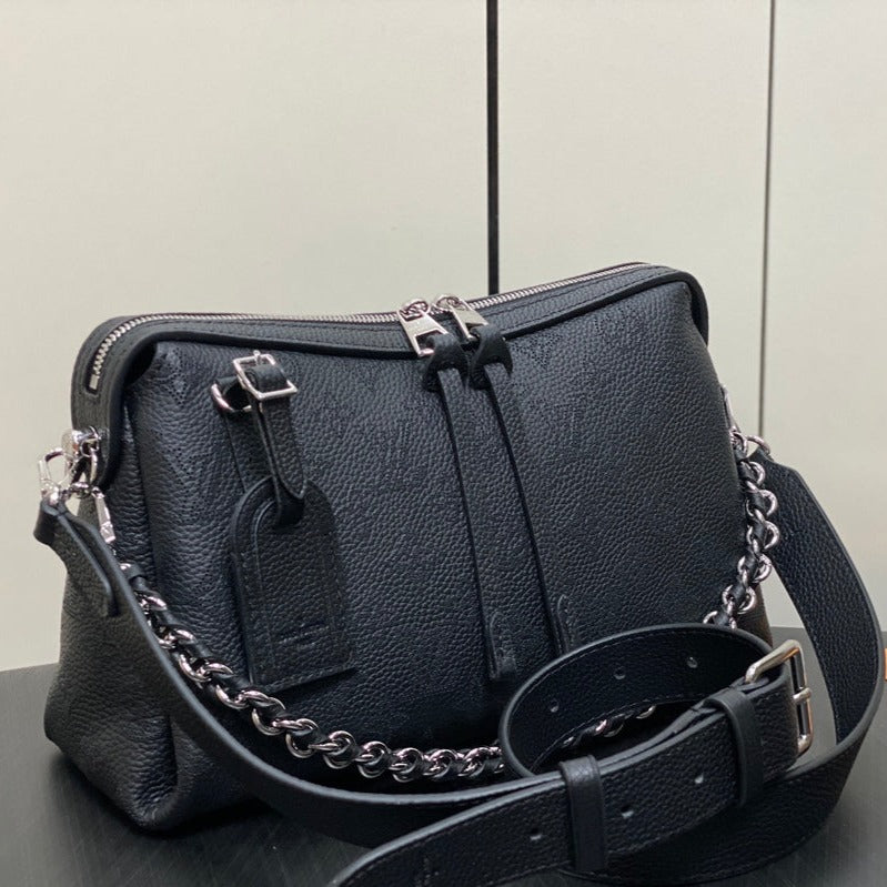 HAND IT ALL PM 29CM CUIR DE VEAU MAHINA NOIR