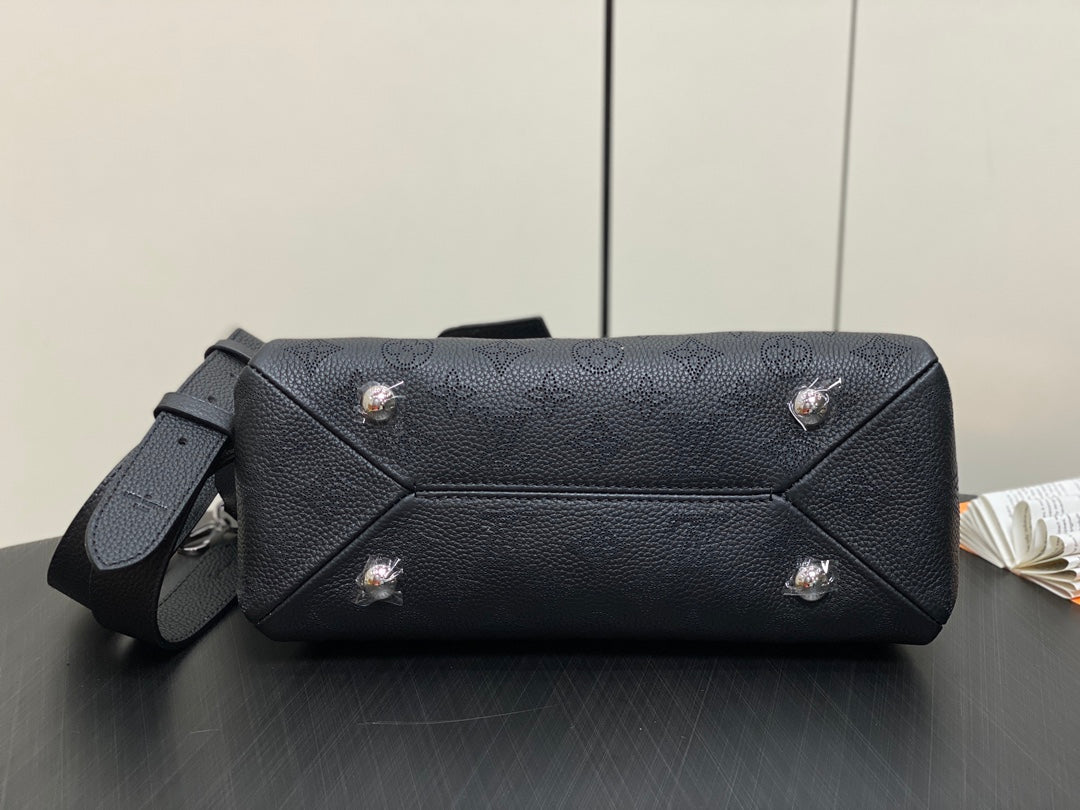 HAND IT ALL PM 29CM CUIR DE VEAU MAHINA NOIR