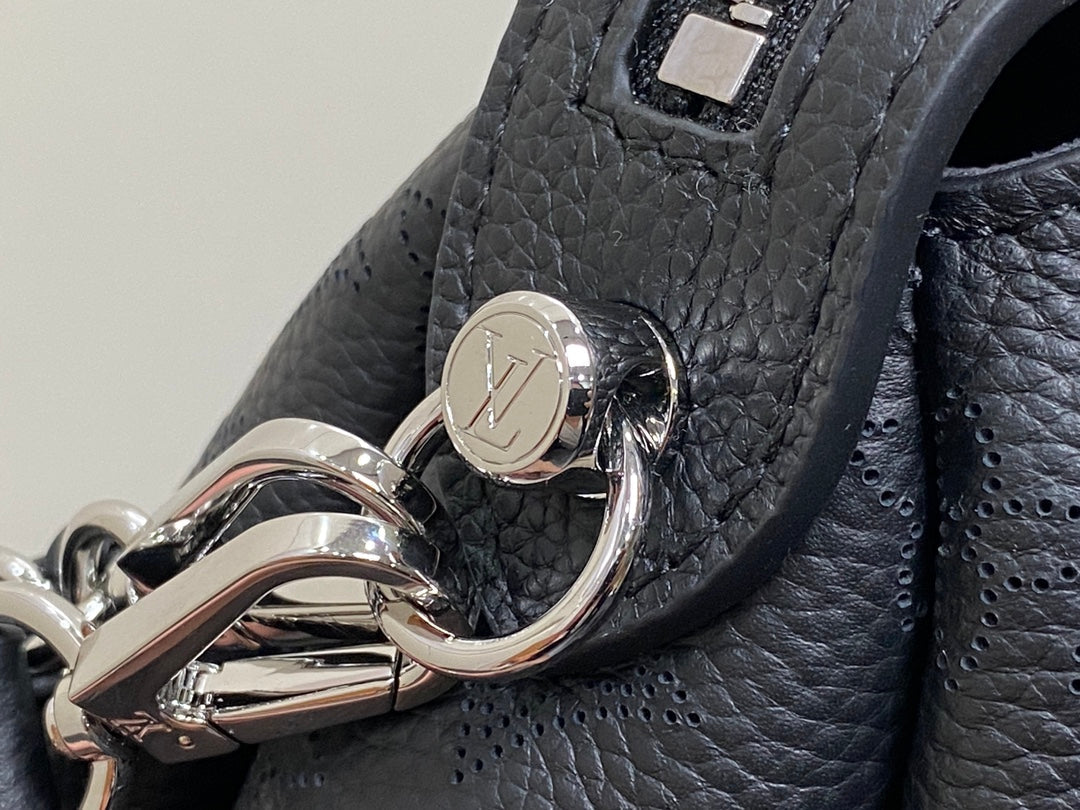 HAND IT ALL PM 29CM CUIR DE VEAU MAHINA NOIR