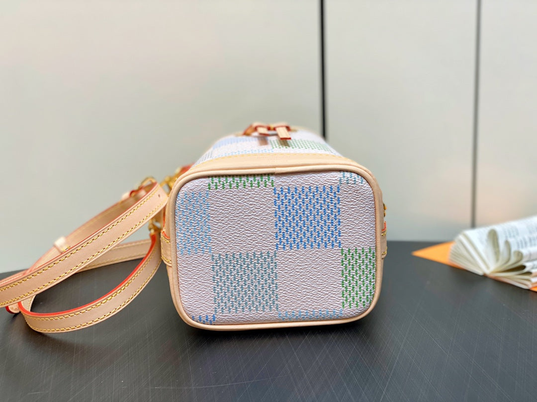 NANO NOE 13 TOILE DAMIER CUIR DE VEAU BEIGE MATÉRIEL OR
