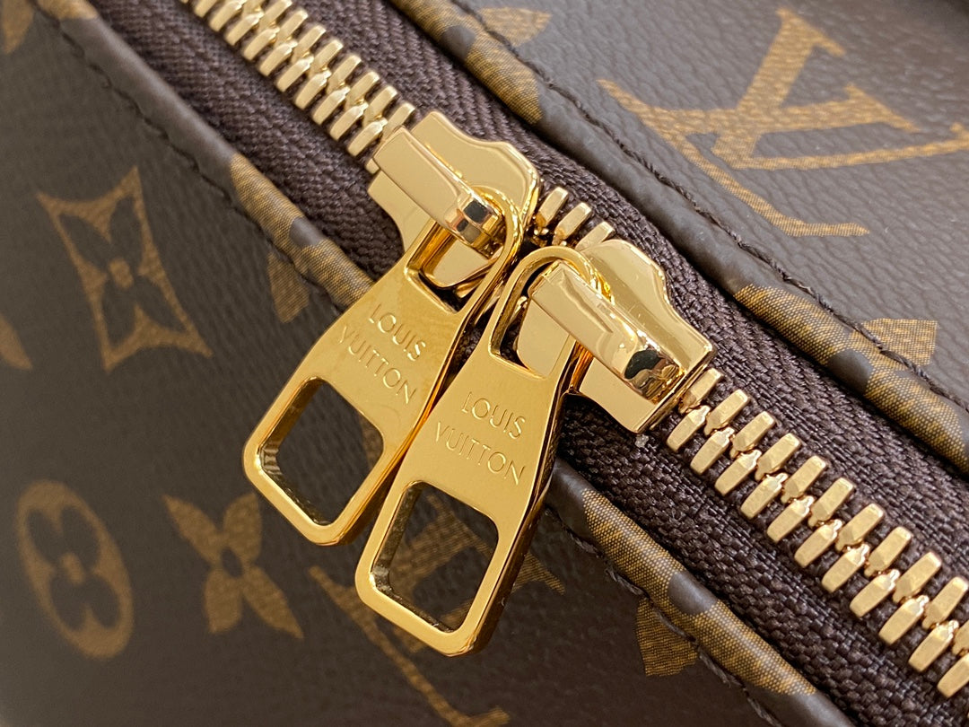 TROUSSE DE TOILETTE 24 EN TOILE MONOGRAMME MARRON