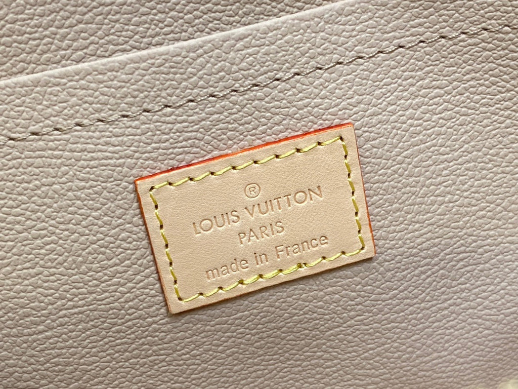 TROUSSE DE TOILETTE 24 EN TOILE MONOGRAMME MARRON