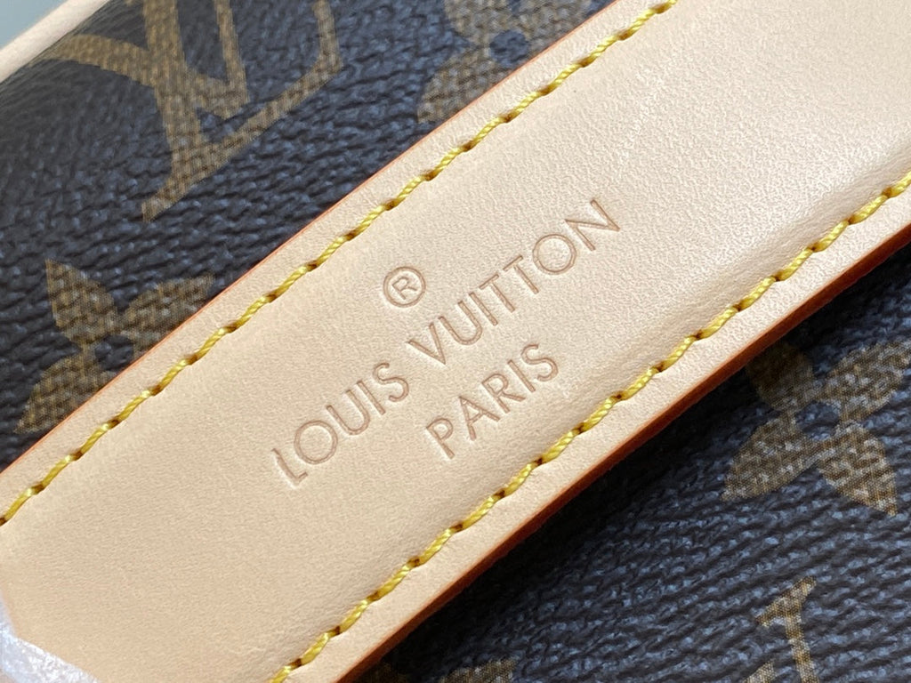 TROUSSE DE TOILETTE 24 EN TOILE MONOGRAMME MARRON