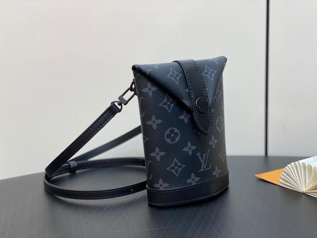 POCHETTE ENVELOPPE 18 EN TOILE ECLIPSE MONOGRAMME NOIRE